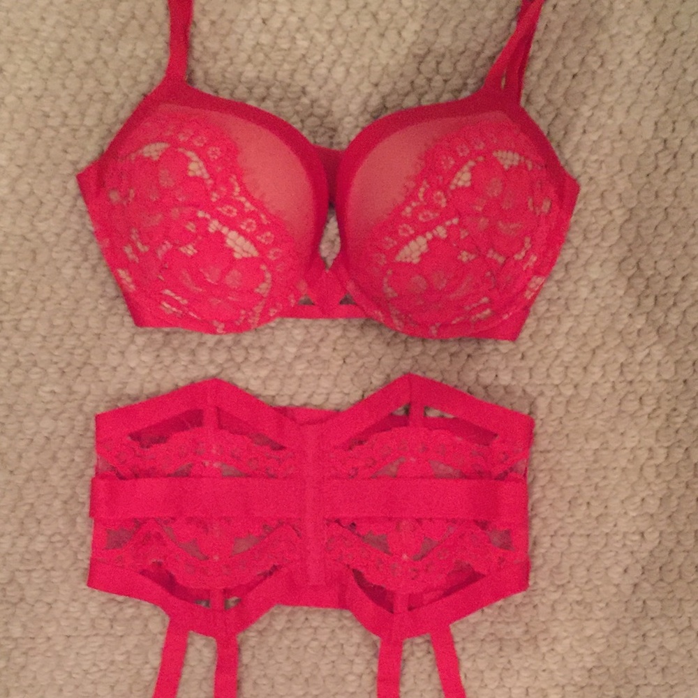 Victoria’s Secret red lace 34DD bra and garter